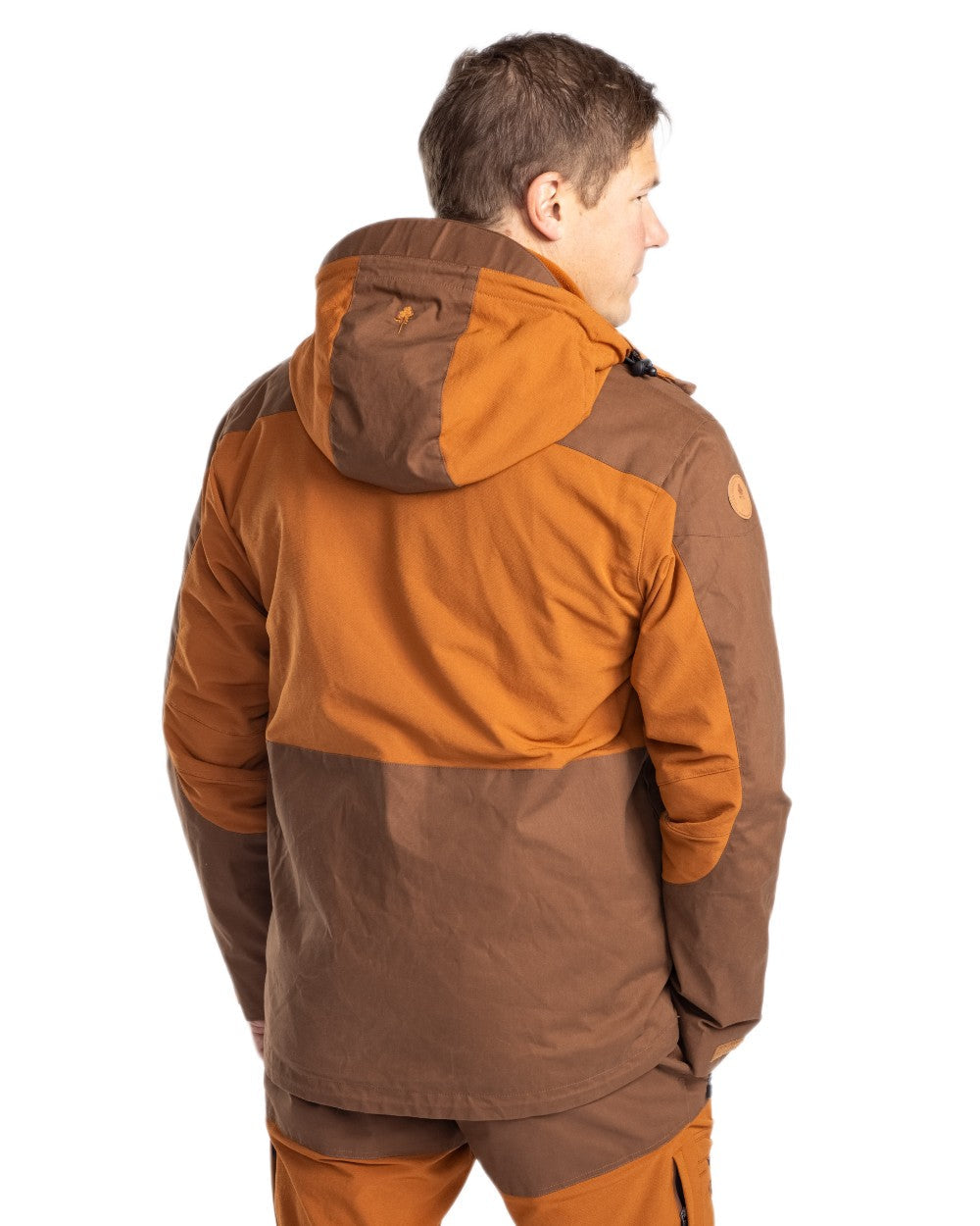 Fudge Nougat Coloured Pinewood Mens Finnveden Hybrid Extreme Jacket on white background #colour_fudge-nougat