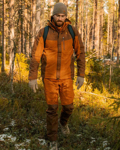 Fudge Nougat Coloured Pinewood Mens Finnveden Hybrid Extreme Trousers on forest background #colour_fudge-nougat
