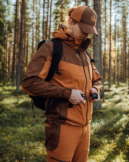 Fudge Nougat Coloured Pinewood Mens Finnveden Hybrid Jacket on outdoor background #colour_fudge-nougat