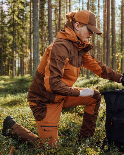 Fudge Nougat Coloured Pinewood Mens Finnveden Hybrid Trousers on outdoor background #colour_fudge-nougat