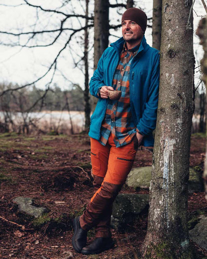 Fudge Nougat Coloured Pinewood Mens Finnveden Hybrid Trousers on outdoor background #colour_fudge-nougat