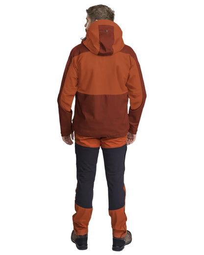 Terracotta coloured Pinewood Mens Finnveden Hybrid Jacket on white background #colour_terracotta