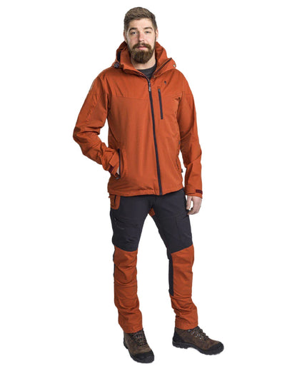 Terracotta coloured Pinewood Mens Finnveden Hybrid Jacket on white background #colour_terracotta