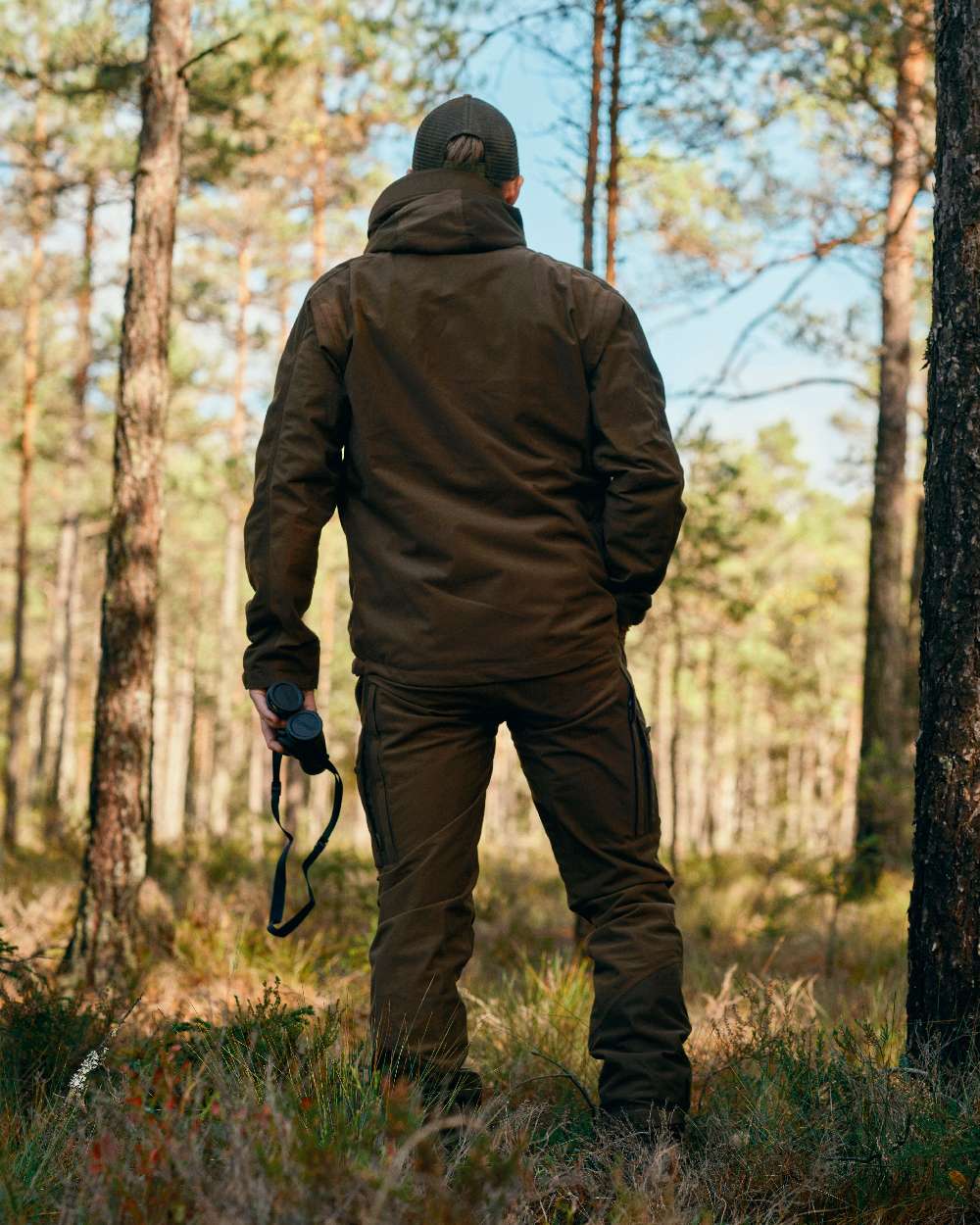 Hunting Brown Suede Brown Coloured Pinewood Mens Furudal Retriever Active Jacket on outdoor background #colour_hunting-brown-suede-brown