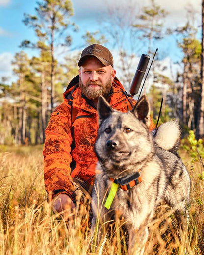 Strata Blaze Coloured Pinewood Mens Hunter Pro Xtreme 2.0 Camou Jacket on forest background #colour_strata-blaze