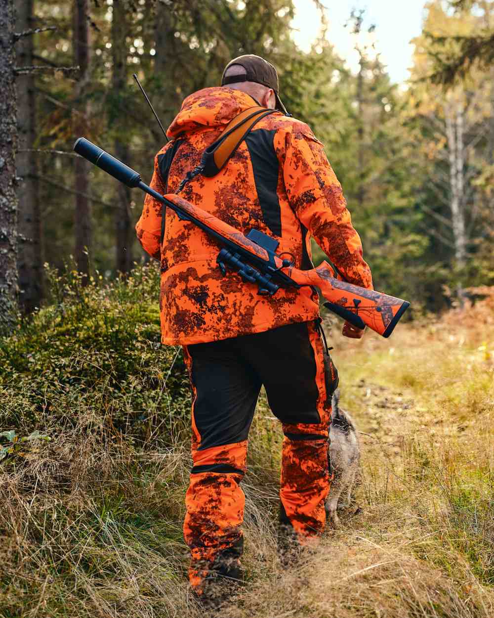 Strata Blaze Coloured Pinewood Mens Hunter Pro Xtreme 2.0 Camou Jacket on forest background #colour_strata-blaze