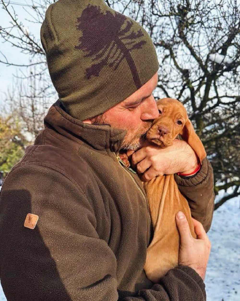 Dark Olive Suede Brown coloured Pinewood Mens Retriever Fleece Jacket on snow background #colour_dark-olive-suede-brown