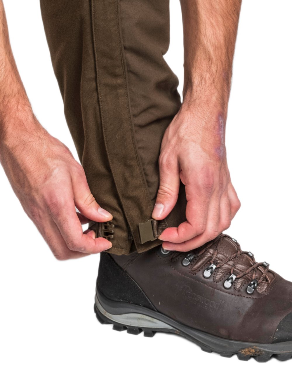 Hunting Green coloured Pinewood Mens Smaland Forest Trousers on white background #colour_hunting-green