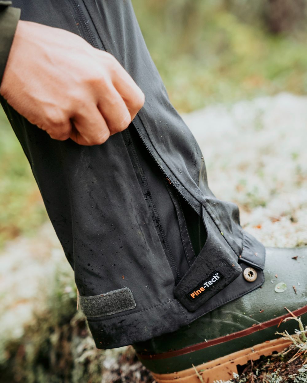Dark Anthracite Coloured Pinewood Mens Telluz Trousers on forest background #colour_dark-anthracite