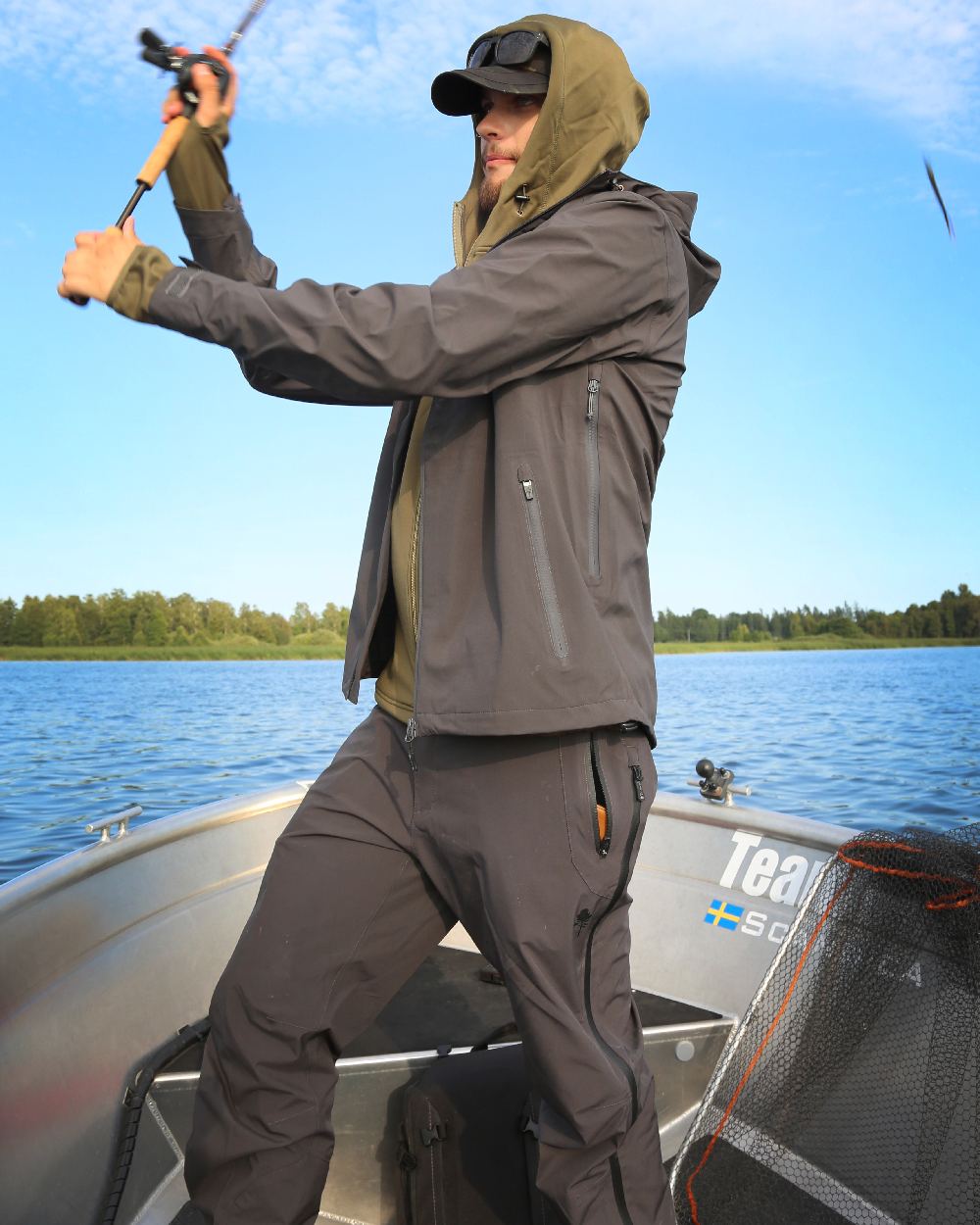Dark Anthracite Coloured Pinewood Mens Telluz Trousers on forest background #colour_dark-anthracite