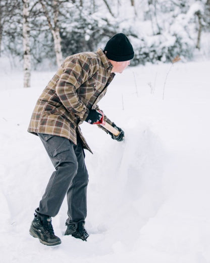 Dark Anthracite Coloured Pinewood Mens Värnamo Serengeti Trousers on snow background #colour_dark-anthracite