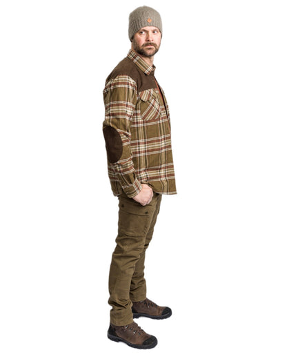 Hunting Olive Coloured Pinewood Mens Värnamo Serengeti Trousers on white background #colour_hunting-olive