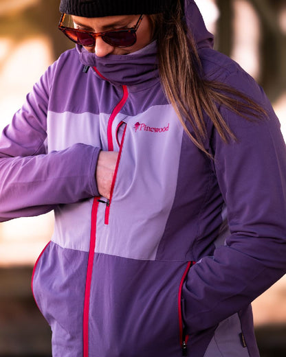 Light Lilac Coloured Pinewood Womens Abisko Light Stretch Jacket on outdoor background #colour_light-lilac