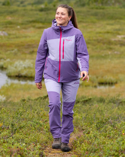 Light Lilac Coloured Pinewood Womens Abisko Light Stretch Jacket on outdoor background #colour_light-lilac