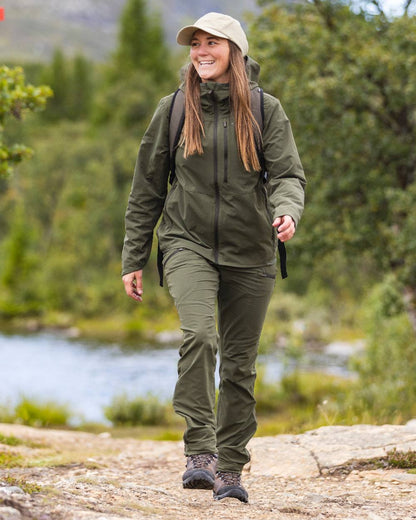 Mossgreen Coloured Pinewood Womens Abisko Light Stretch Jacket on outdoor background #colour_mossgreen