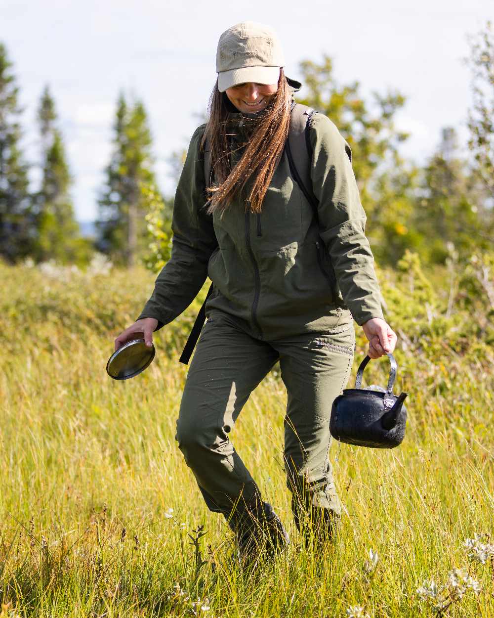 Mossgreen Coloured Pinewood Womens Abisko Light Stretch Jacket on outdoor background #colour_mossgreen