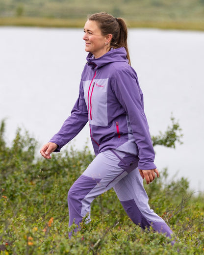 Light Lilac Coloured Pinewood Womens Abisko Light Stretch Trousers on outdoor background #colour_light-lilac