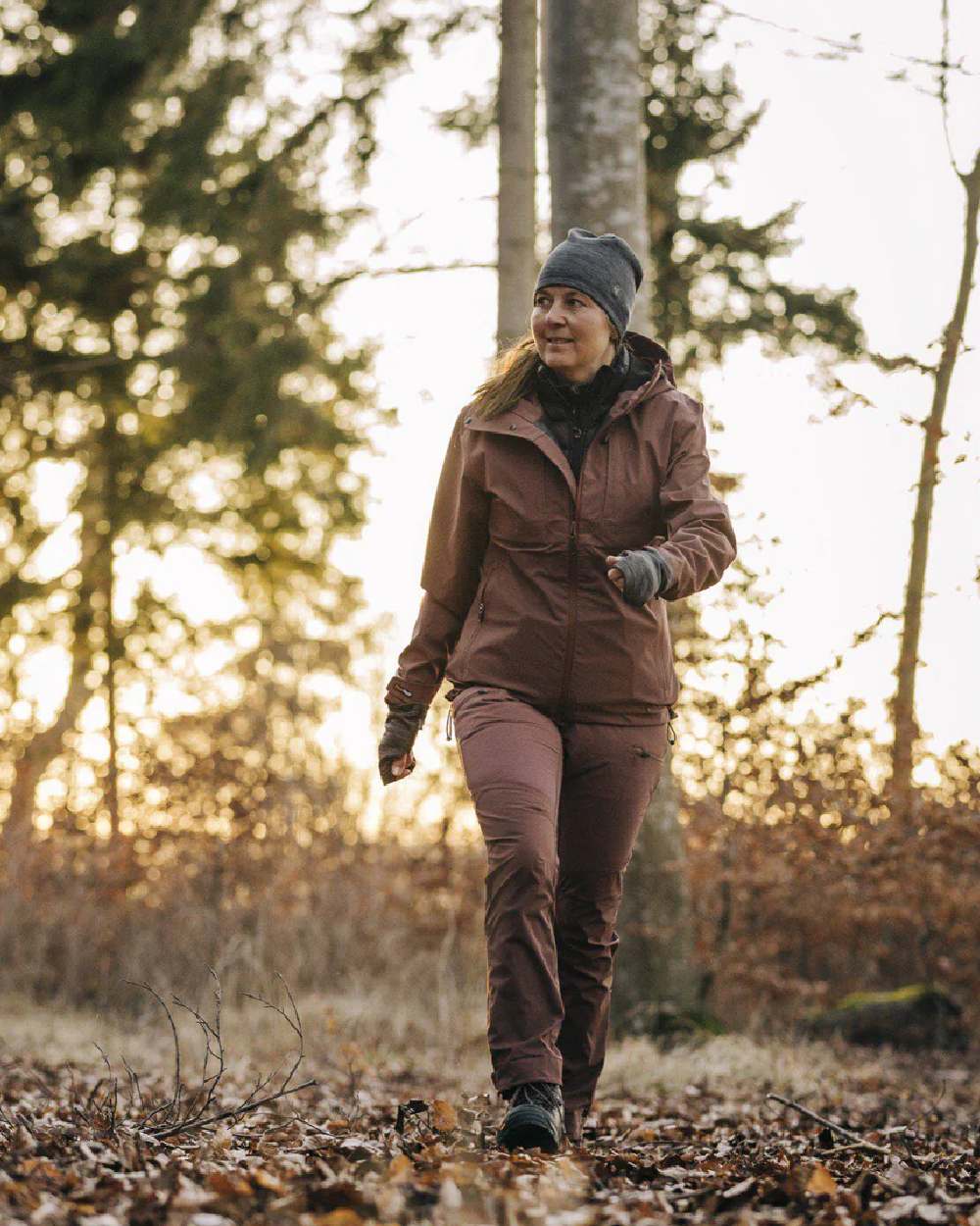 Marron Rose coloured Pinewood Womens Abisko Telluz Three Layer Jacket on forest background #colour_marron-rose