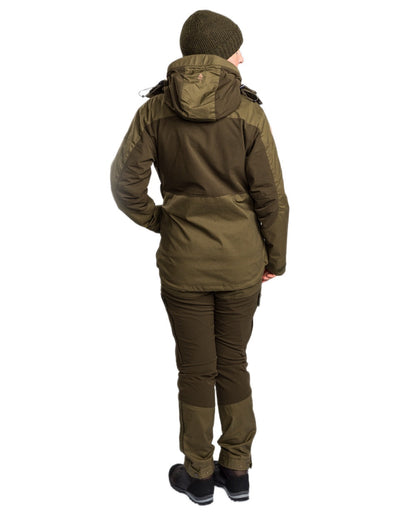 Dark Olive Hunting Olive Coloured Pinewood Womens Finnveden Hybrid Extreme Jacket on white background #colour_dark-olive-hunting-olive