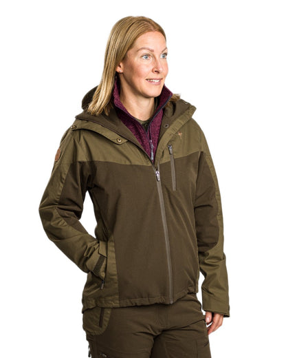 Dark Olive Hunting Olive Coloured Pinewood Womens Finnveden Hybrid Extreme Jacket on white background #colour_dark-olive-hunting-olive