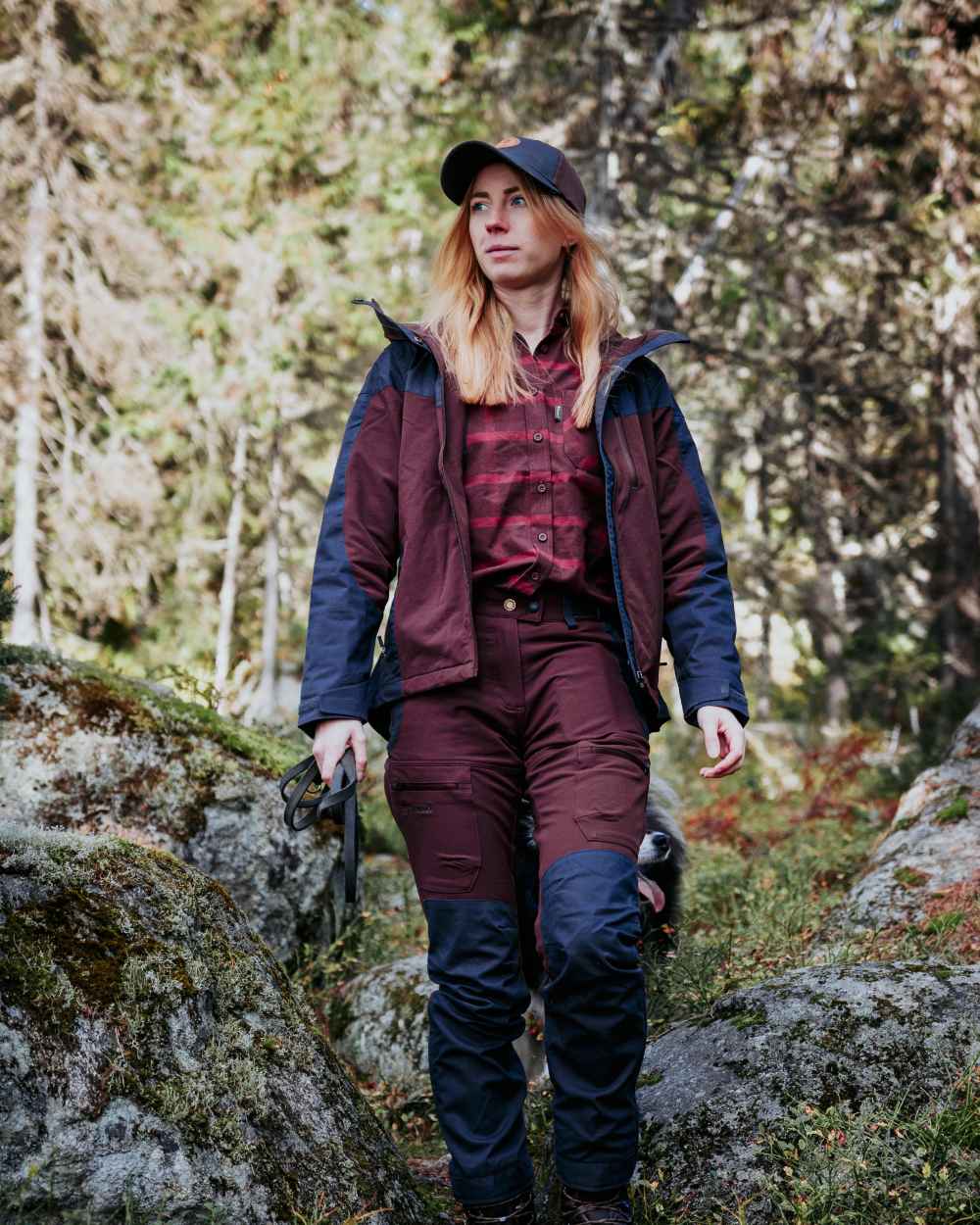 EarthPlum Dark Anthracite Coloured Pinewood Womens Finnveden Hybrid Extreme Jacket on forest background #colour_earth-plum-dark-anthracite