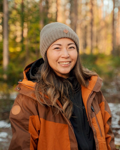 Fudge Nougat Coloured Pinewood Womens Finnveden Hybrid Extreme Jacket on outdoor background #colour_fudge-nougat