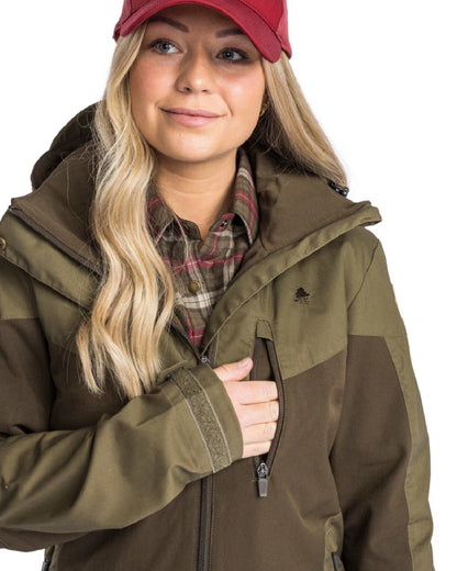 Dark Olive Hunting Olive coloured Pinewood Womens Finnveden Hybrid Jacket on white background #colour_dark-olive-hunting-olive