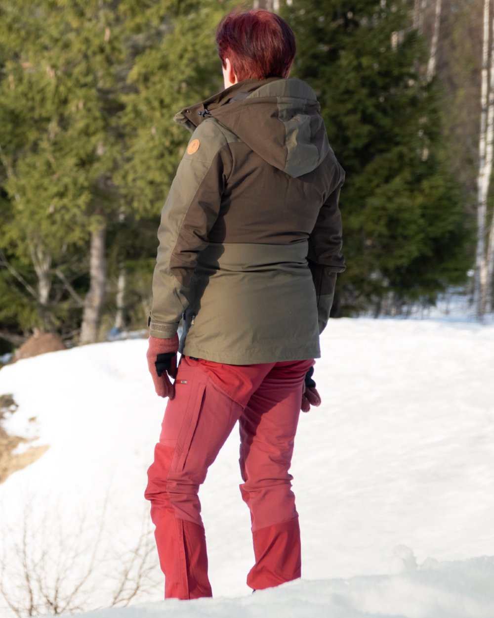 Dark Olive Hunting Olive coloured Pinewood Womens Finnveden Hybrid Jacket on snow background #colour_dark-olive-hunting-olive