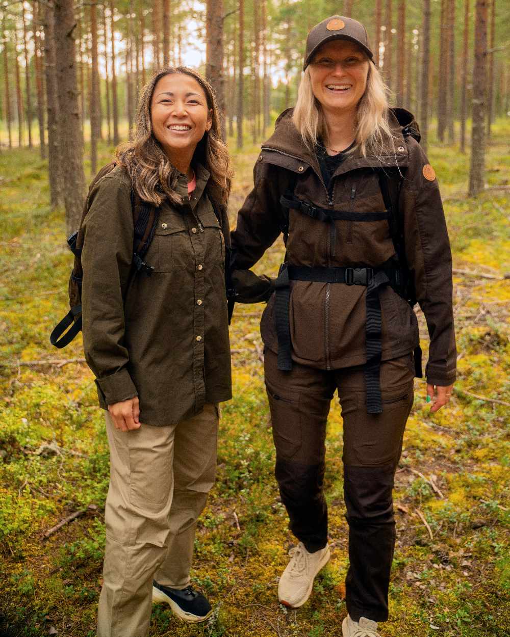 Light Khaki Coloured Pinewood Womens Finnveden Outdoor Trousers on outdoor background #colour_light-khaki