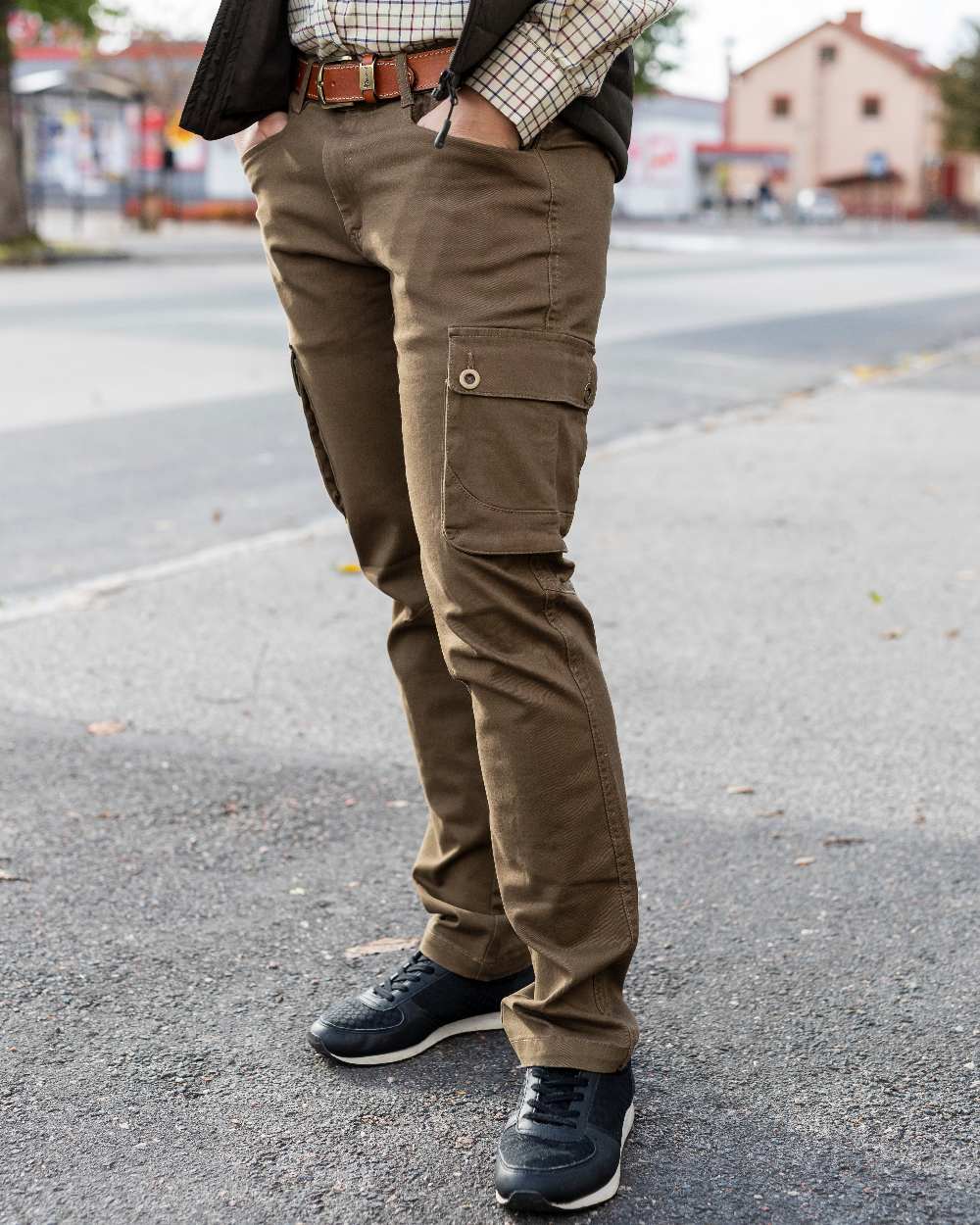 Hunting Olive Coloured Pinewood Womens Serengeti Trousers on outdoor background #colour_hunting-olive