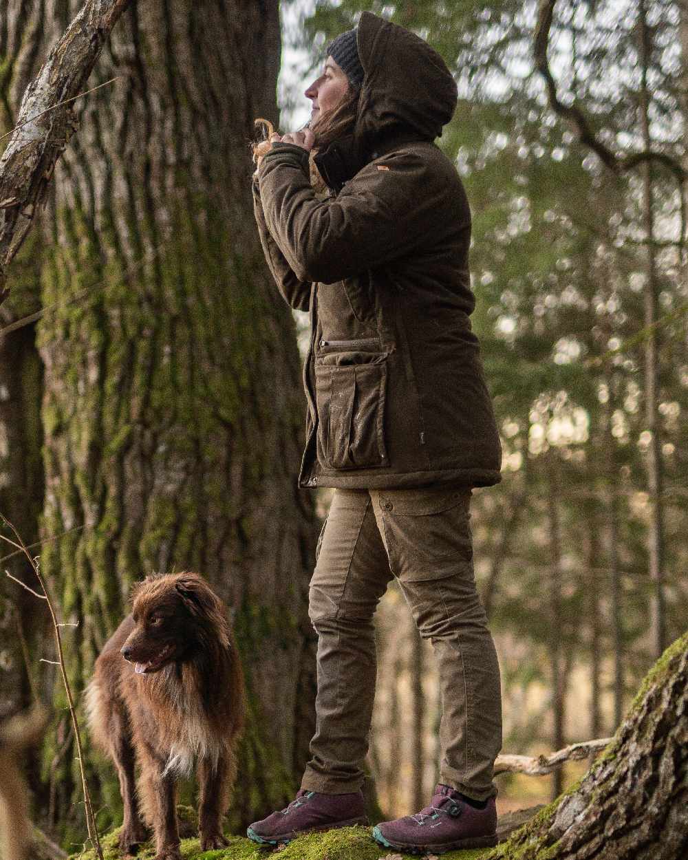 Hunting Olive Coloured Pinewood Womens Serengeti Trousers on outdoor background #colour_hunting-olive
