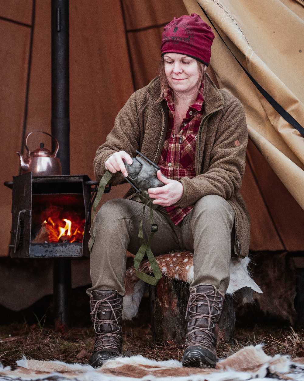 Hunting Olive Coloured Pinewood Womens Serengeti Trousers on outdoor background #colour_hunting-olive