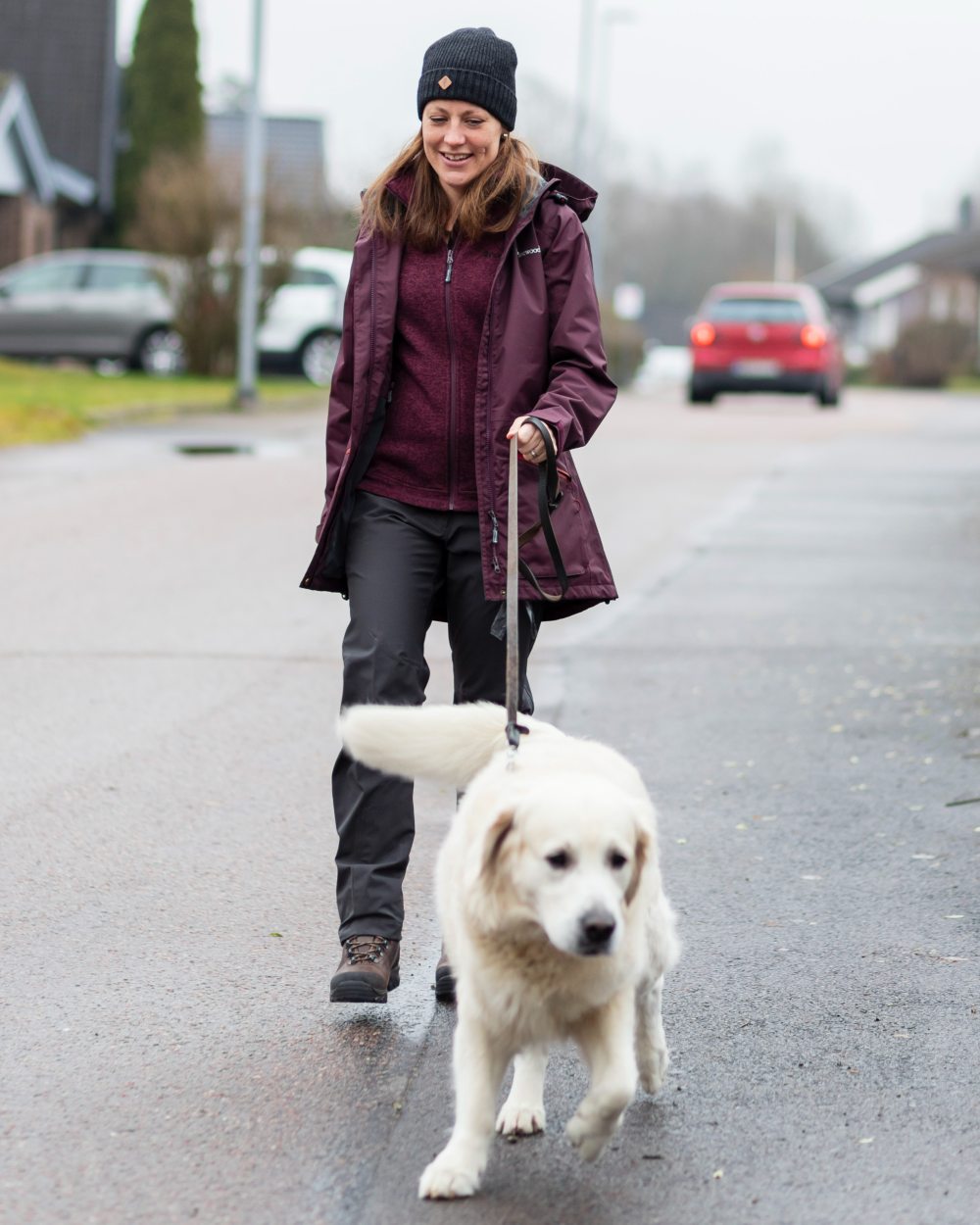 Plum coloured Pinewood Womens Wilda Parka on street background #colour_plum