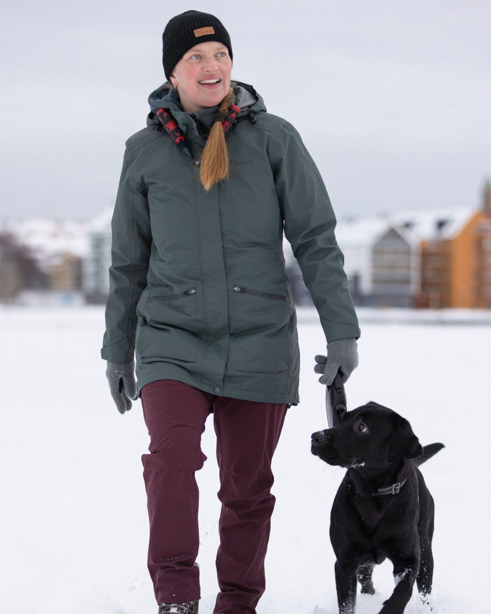 Urban Grey coloured Pinewood Womens Wilda Parka on snow background #colour_urban-grey