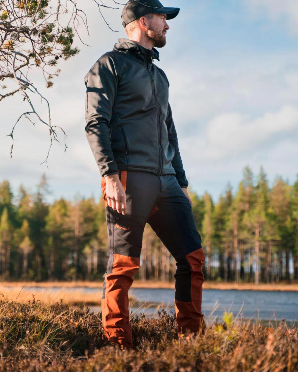 Dark Anthracite Terraco coloured Pinewood Mens Finnveden Hybrid Trousers on outdoor background #colour_dark-anthracite-terraco