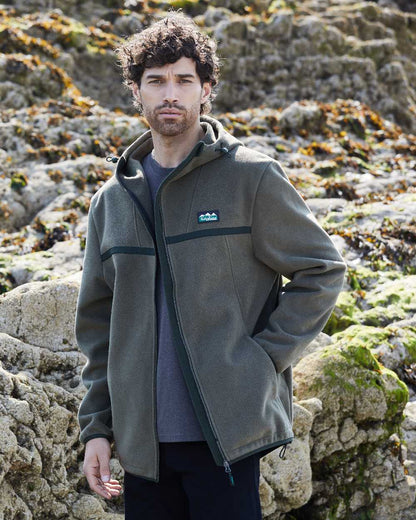 Ivy Green Coloured Ridgeline Kodiak Fleece Jacket on outdoor background #colour_ivy-green