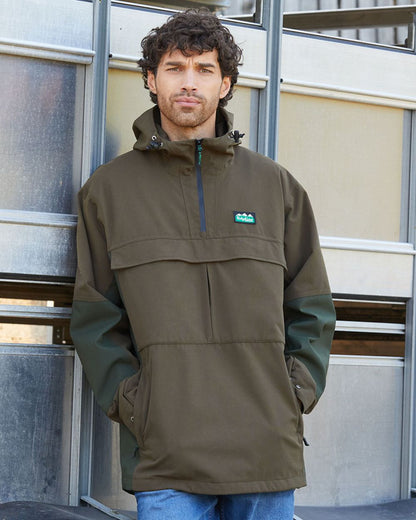 Bark Deep Forest coloured Ridgeline Mens Cambrian Smock on outdoor background #colour_bark-deep-forest