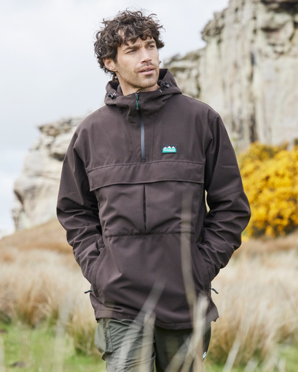 Deep Bark Coloured Ridgeline Mens Cambrian Smock on outdoor background #colour_deep-bark