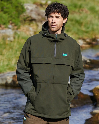 Deep Forest coloured Ridgeline Mens Cambrian Smock on lake background #colour_deep-forest
