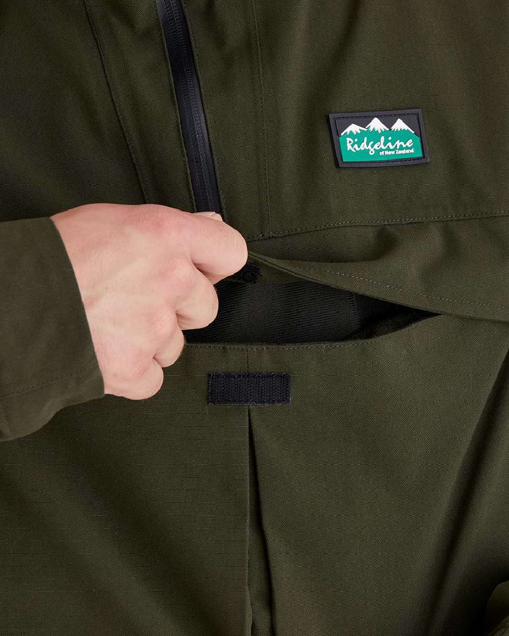 Deep Forest Coloured Ridgeline Mens Cambrian Smock on white background #colour_deep-forest