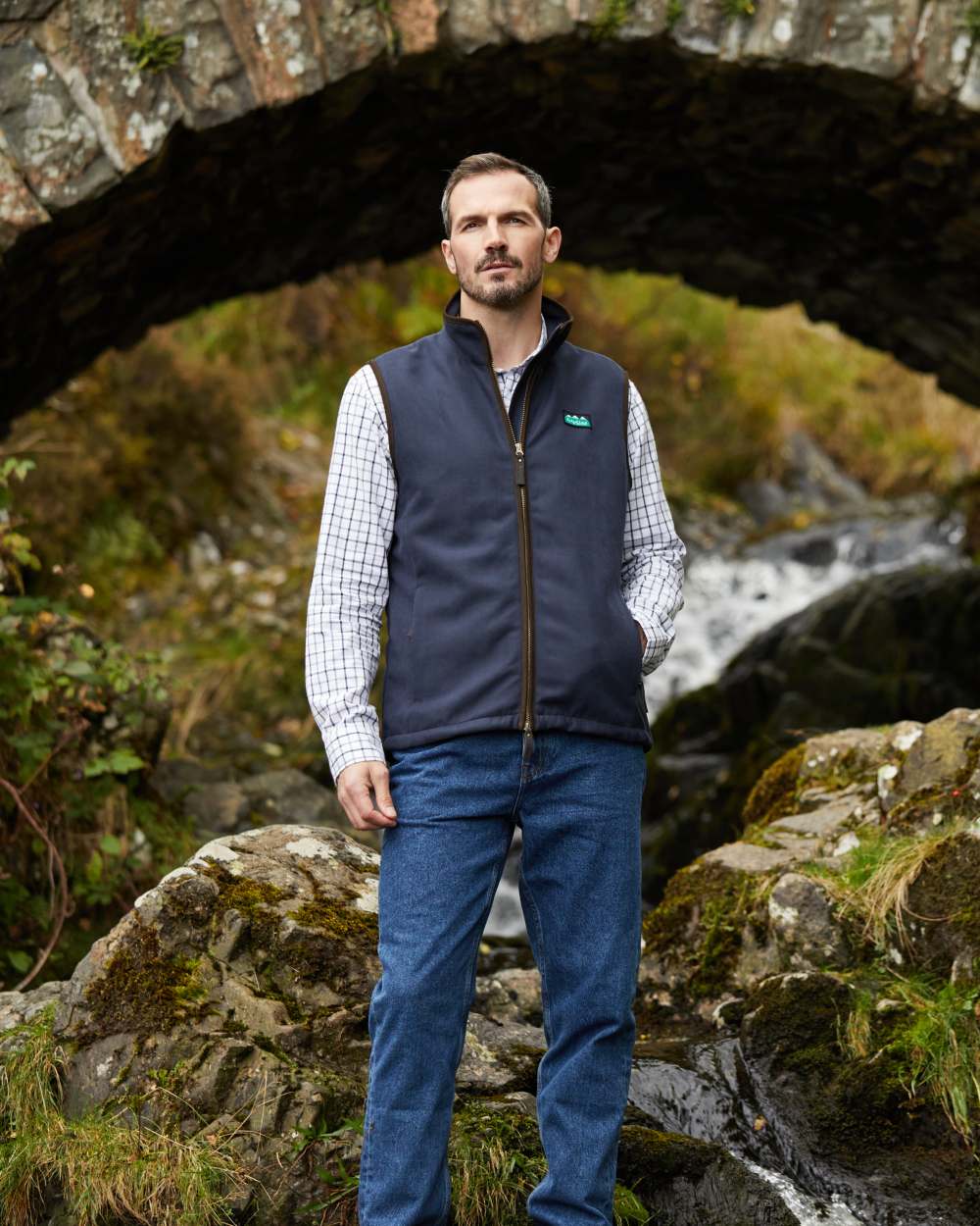Navy coloured Ridgeline Mens Monarch Gilet on stream background #colour_navy
