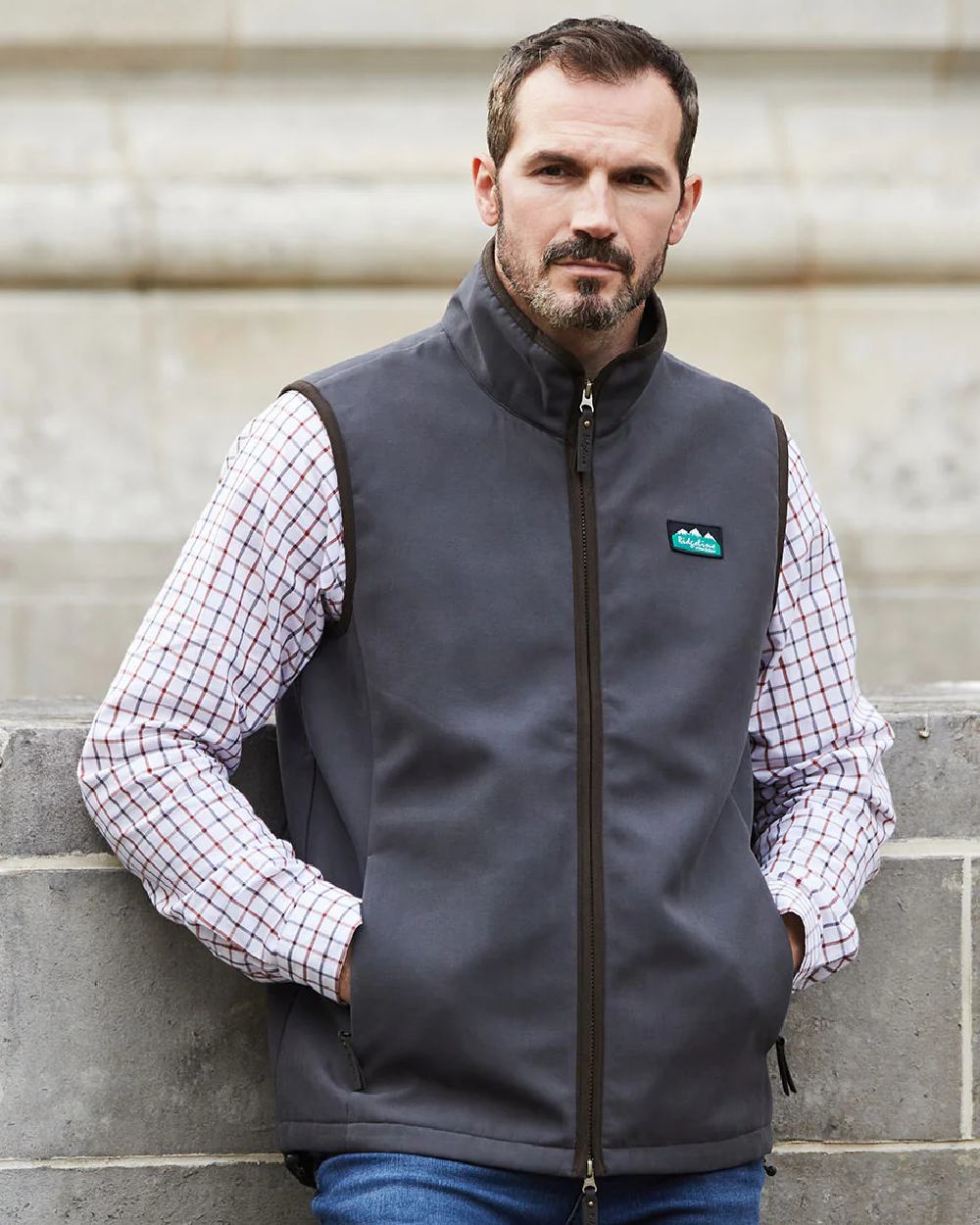Shale Coloured Ridgeline Mens Monarch Gilet on outdoor background #colour_shale