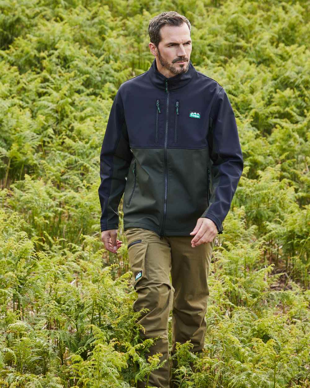 Deep Forest Coloured Ridgeline Mens Ranger Jacket on outdoor background #colour_deep-forest