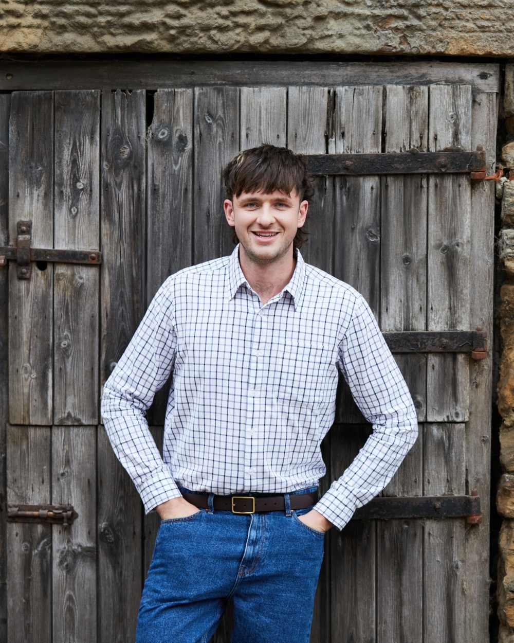 Navy coloured Ridgeline Mens Sedgebrook Shirt on door background #colour_navy