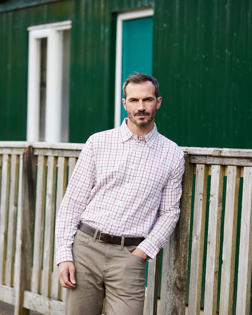 Russet coloured Ridgeline Mens Sedgebrook Shirt on house background #colour_russet