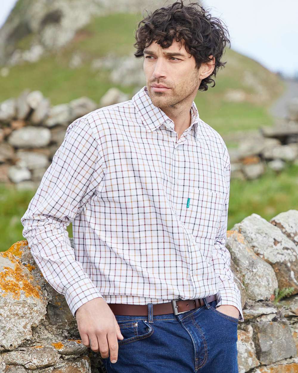 Sienna Coloured Ridgeline Mens Sedgebrook Shirt on mountain background #colour_sienna