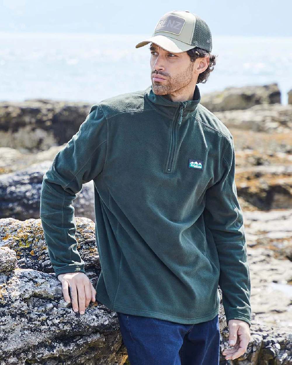 Deep Forest Coloured Ridgeline Narvik Fleece on outdoor background #colour_deep-forest