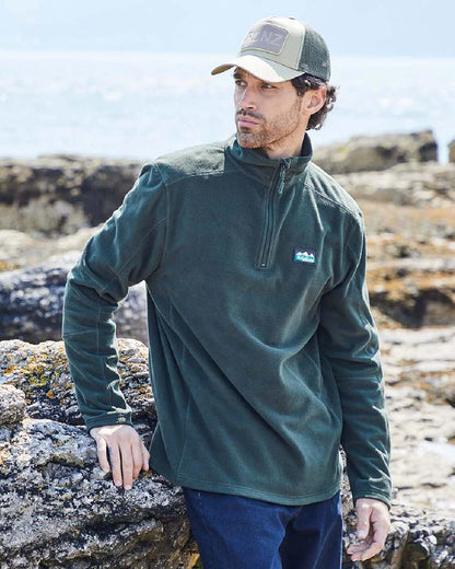 Deep Forest Coloured Ridgeline Narvik Fleece on outdoor background #colour_deep-forest