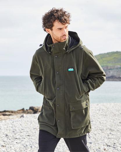 Deep Forest coloured Ridgeline Torrent Waterproof Jacket on beach background #colour_deep-forest