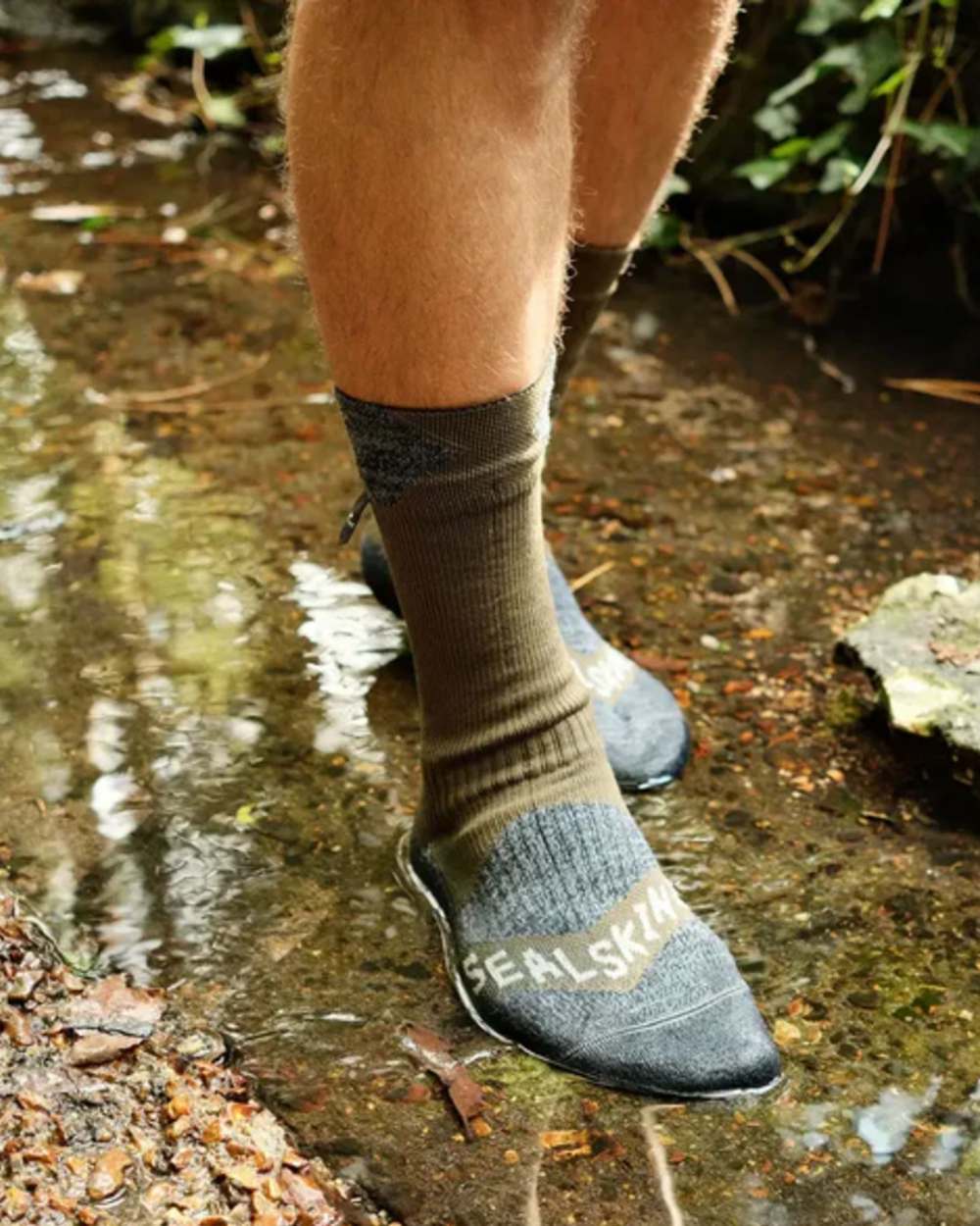 Olive Coloured Sealskinz Raynham Waterproof All Weather Mid Length Sock on outdoor background #colour_olive